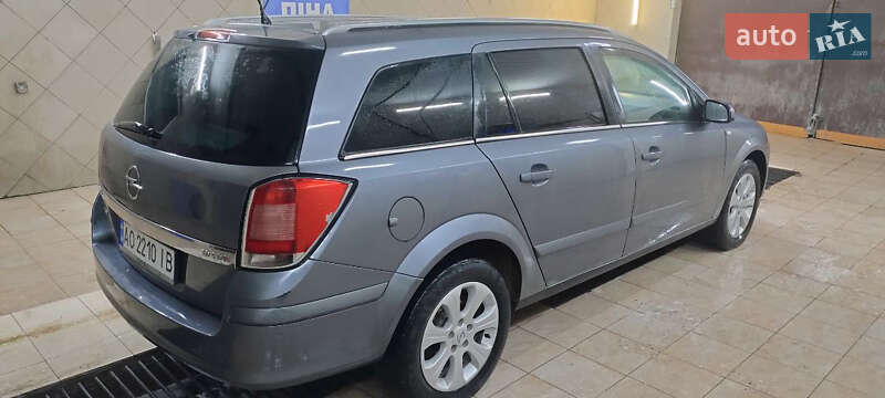 Универсал Opel Astra 2004 в Чопе