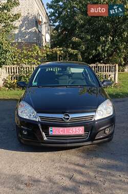 Хэтчбек Opel Astra 2007 в Умани