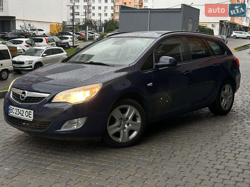 Opel Astra 2011 Opel Astra 2011