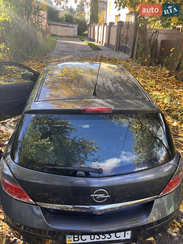 Хэтчбек Opel Astra 2012 в Львове