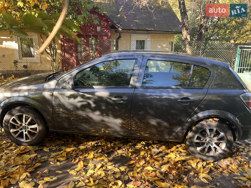 Хэтчбек Opel Astra 2012 в Львове