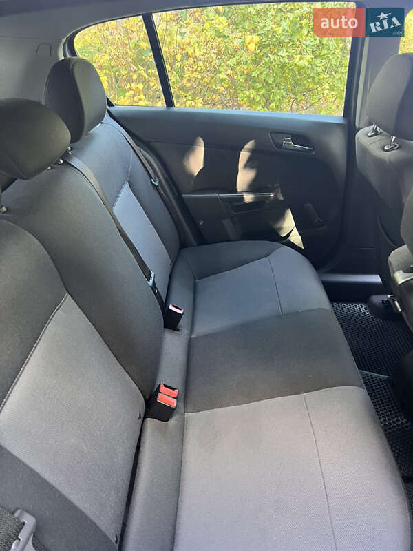 Хэтчбек Opel Astra 2012 в Львове