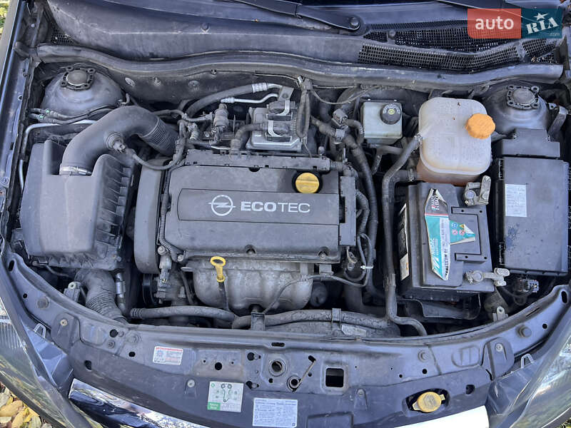 Хэтчбек Opel Astra 2012 в Львове