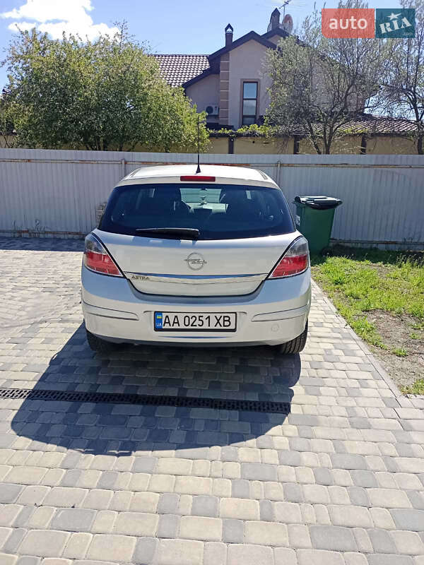 Хетчбек Opel Astra 2010 в  фото Хетчбек Opel Astra 2010 в
