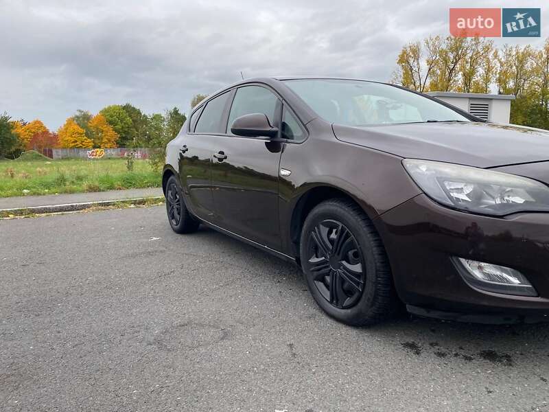 Хэтчбек Opel Astra 2012 в Ровно фото 9 Хэтчбек Opel Astra 2012 в Ровно