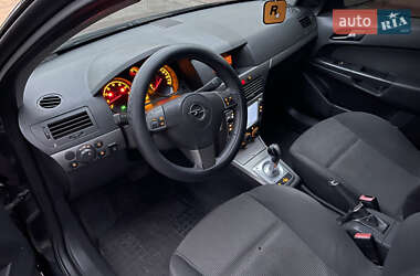 Хэтчбек Opel Astra 2006 в  фото 9 Хэтчбек Opel Astra 2006 в