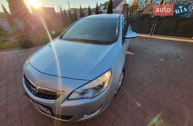 Универсал Opel Astra 2011 в Самборе