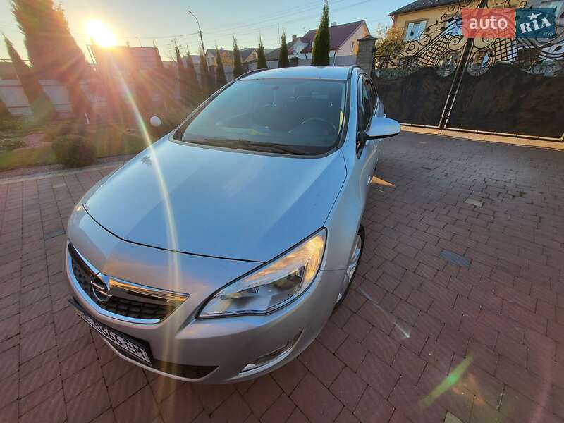 Універсал Opel Astra 2011 в Самборі фото Універсал Opel Astra 2011 в Самборі