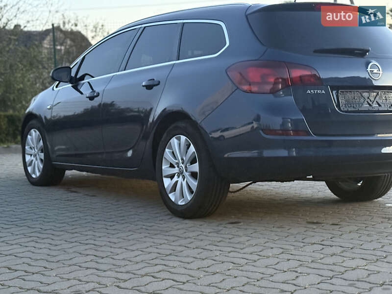 Універсал Opel Astra 2011 в Яворові