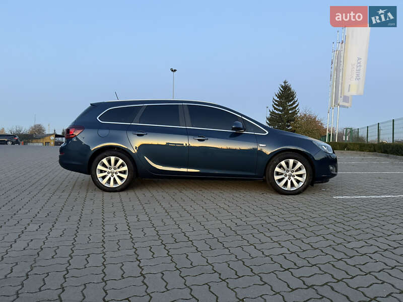 Універсал Opel Astra 2011 в Яворові