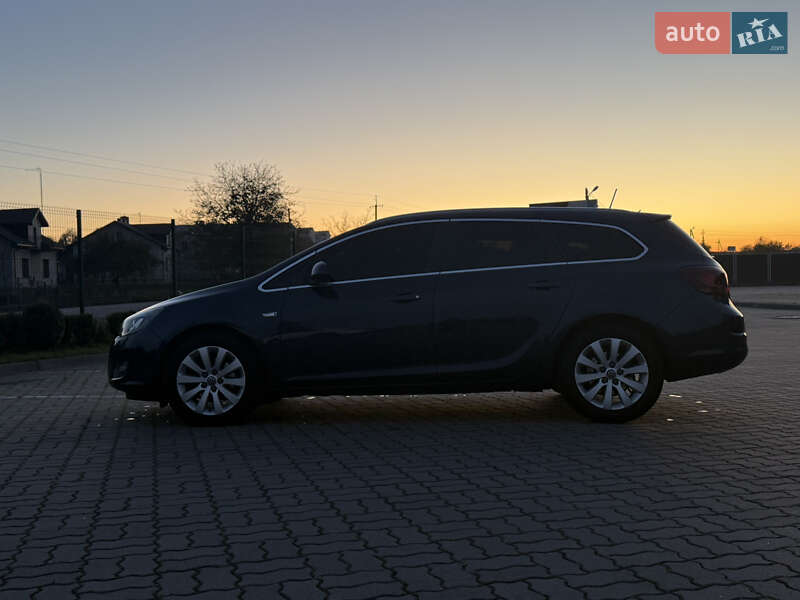 Універсал Opel Astra 2011 в Яворові