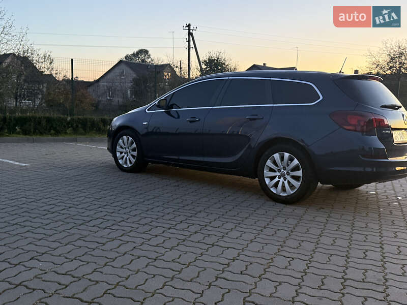 Універсал Opel Astra 2011 в Яворові