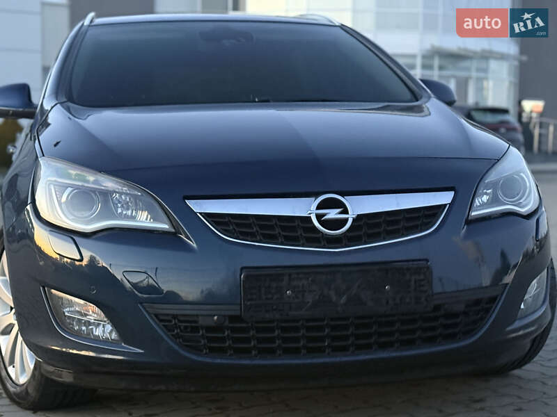 Універсал Opel Astra 2011 в Яворові