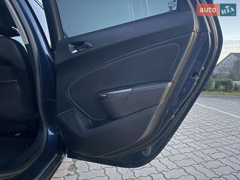 Універсал Opel Astra 2011 в Яворові