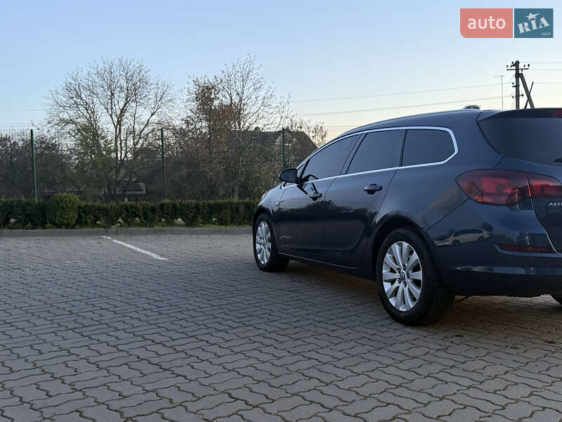 Універсал Opel Astra 2011 в Яворові