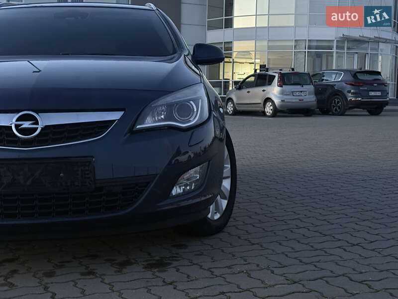 Універсал Opel Astra 2011 в Яворові