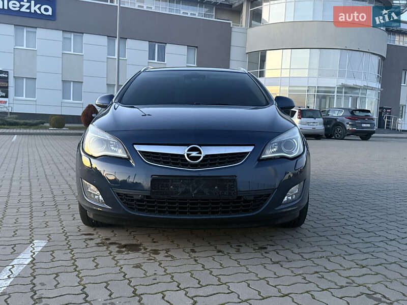 Універсал Opel Astra 2011 в Яворові
