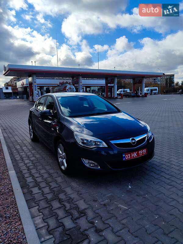 Хэтчбек Opel Astra 2010 в Кривом Роге