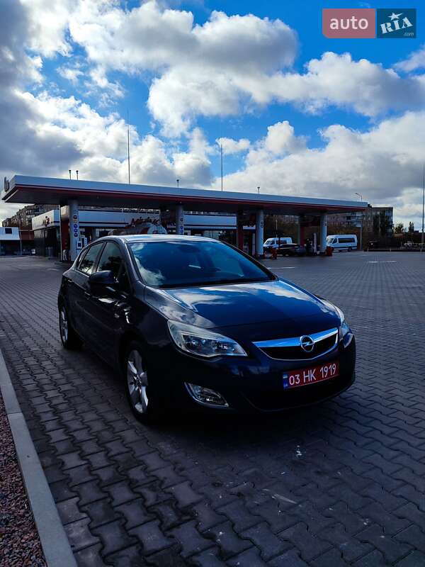 Хэтчбек Opel Astra 2010 в Кривом Роге