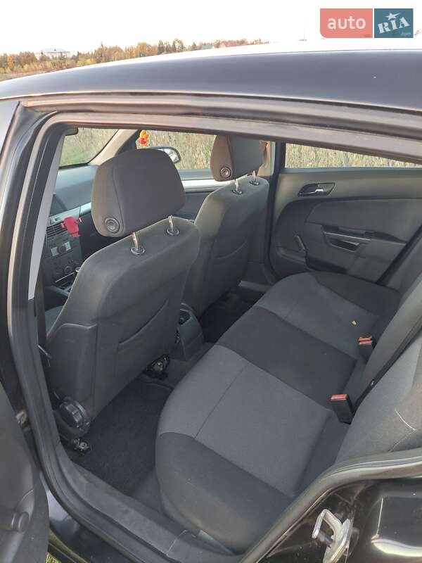 Хэтчбек Opel Astra 2007 в Кременце