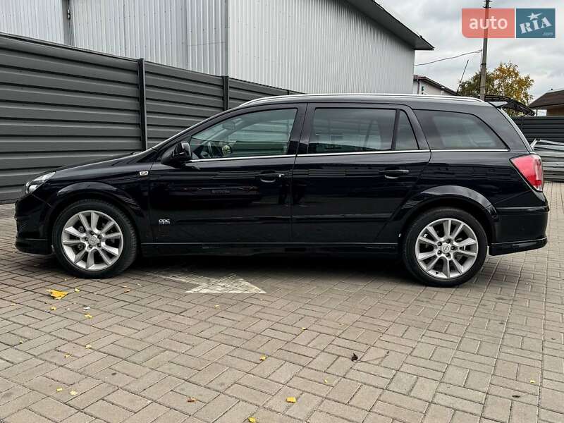 Универсал Opel Astra 2010 в Черкассах