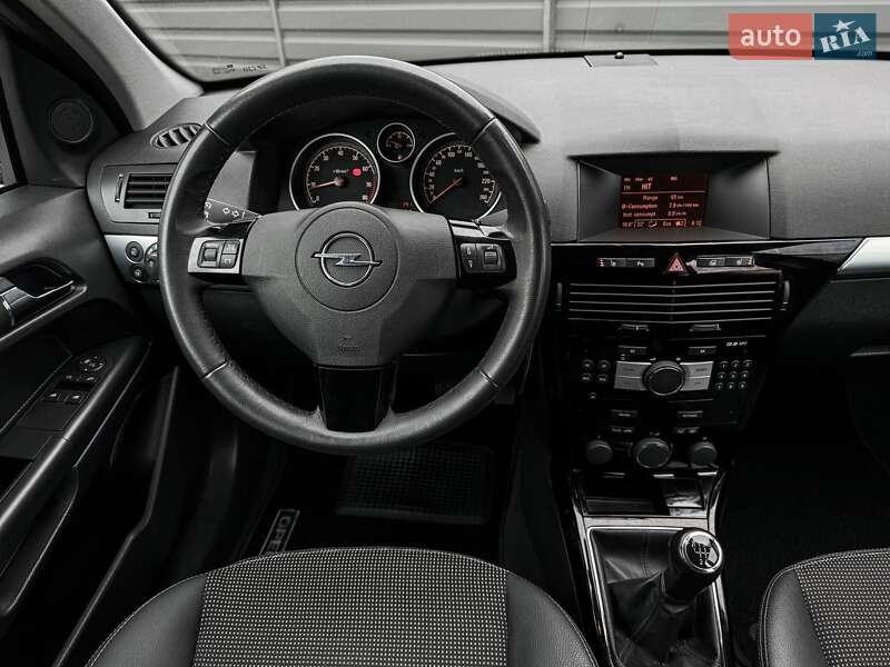 Универсал Opel Astra 2010 в Черкассах