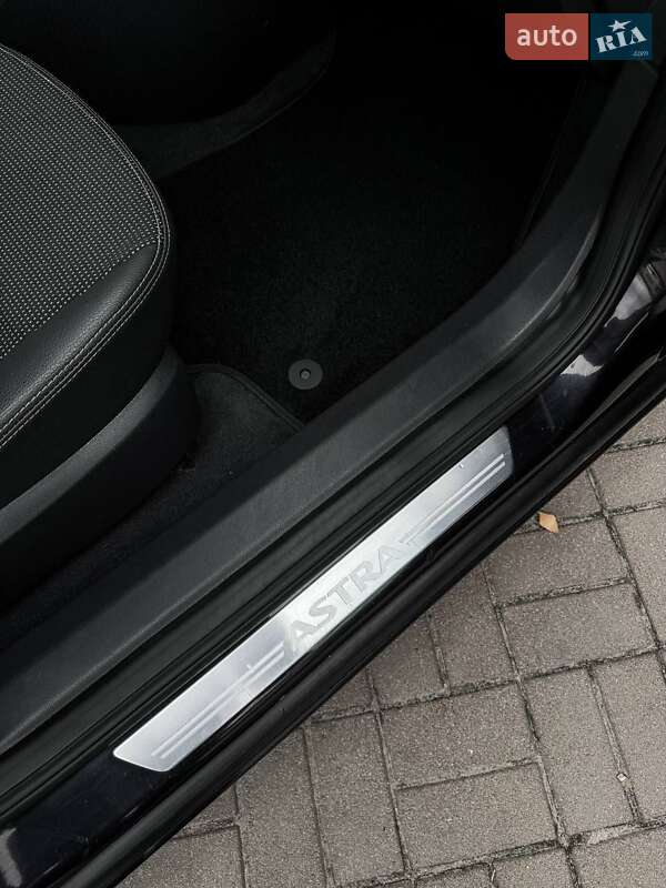 Универсал Opel Astra 2010 в Черкассах