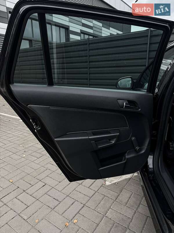 Универсал Opel Astra 2010 в Черкассах