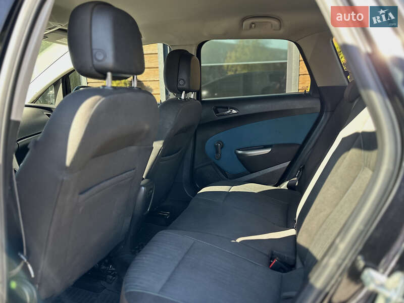 Универсал Opel Astra 2010 в Шептицькому
