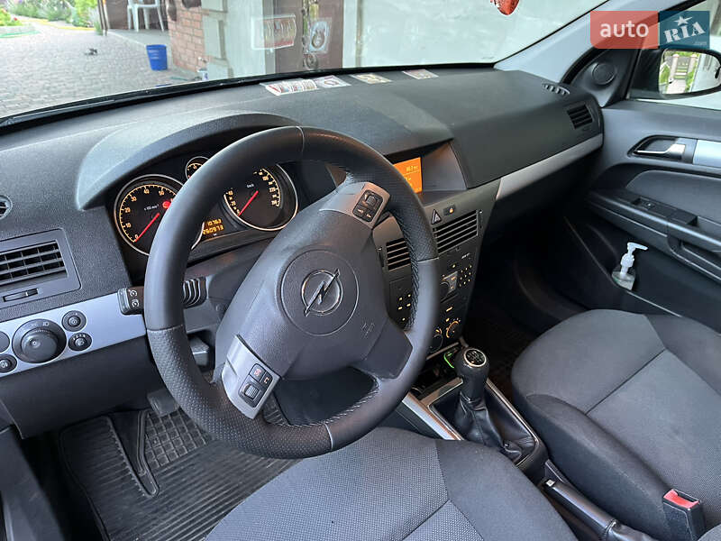 Універсал Opel Astra 2006 в Смілі