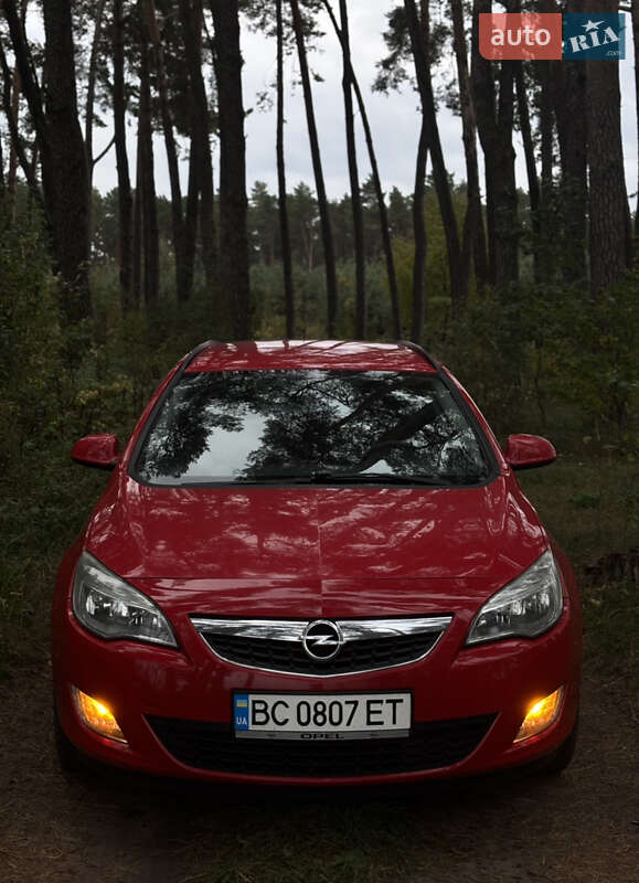 Універсал Opel Astra 2011 в Львові