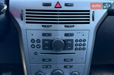 Хэтчбек Opel Astra 2014 в 