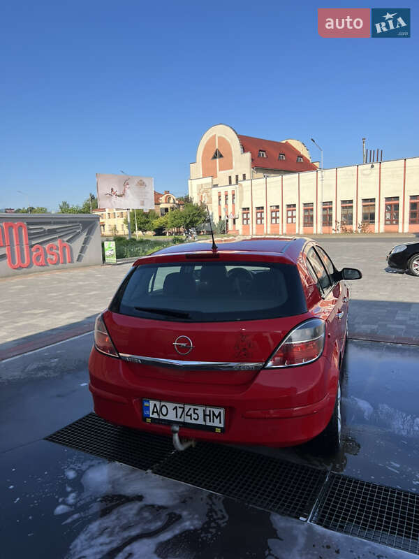 Хэтчбек Opel Astra 2007 в Хусте