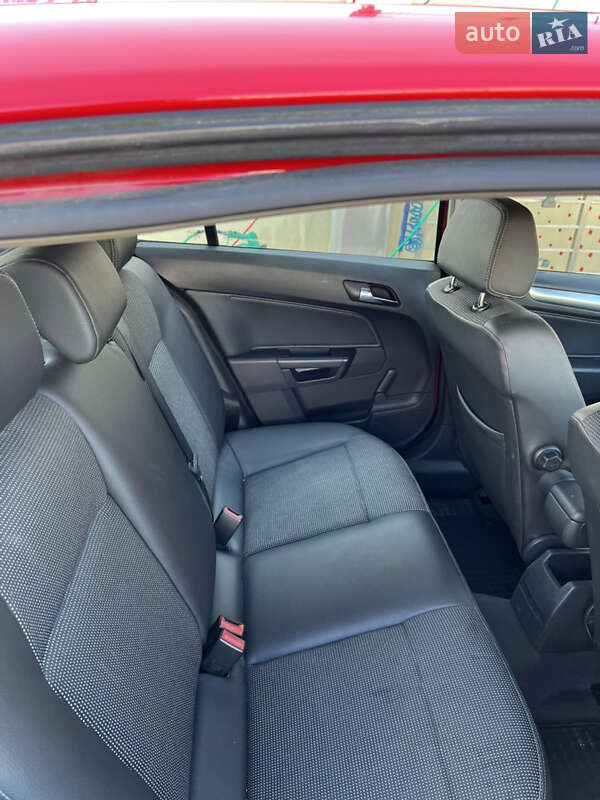 Хэтчбек Opel Astra 2007 в Хусте