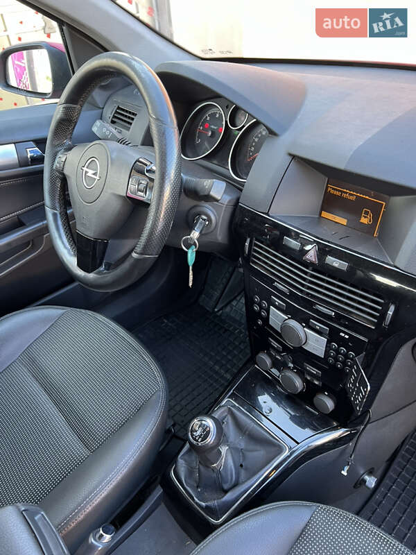 Хэтчбек Opel Astra 2007 в Хусте