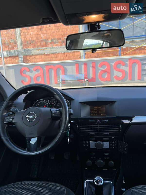 Хэтчбек Opel Astra 2007 в Хусте