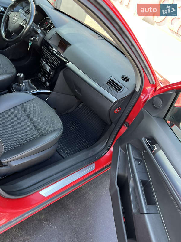Хэтчбек Opel Astra 2007 в Хусте