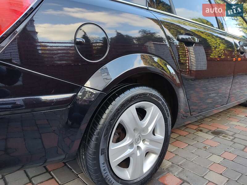 Универсал Opel Astra 2010 в Умани