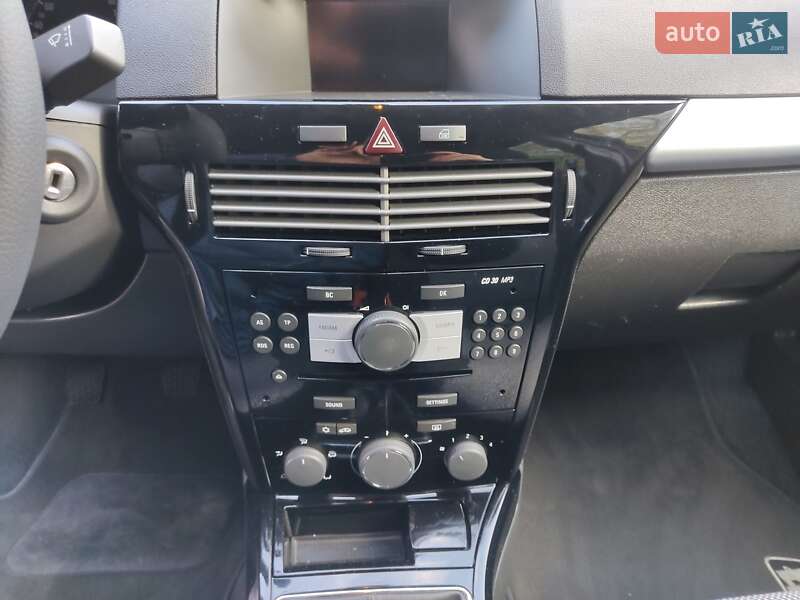 Универсал Opel Astra 2010 в Умани