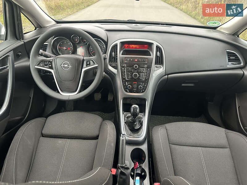 Универсал Opel Astra 2012 в Рожнятове