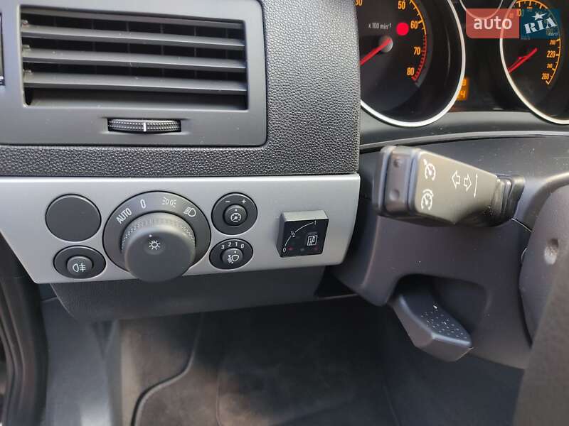 Универсал Opel Astra 2010 в Умани