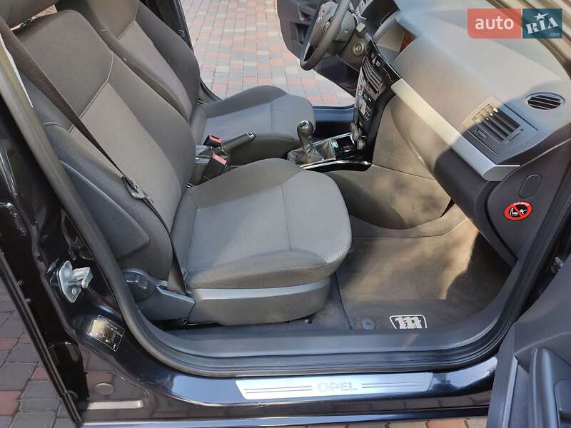 Универсал Opel Astra 2010 в Умани