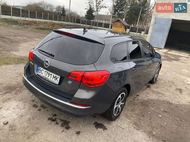Універсал Opel Astra 2013 в Жовкві