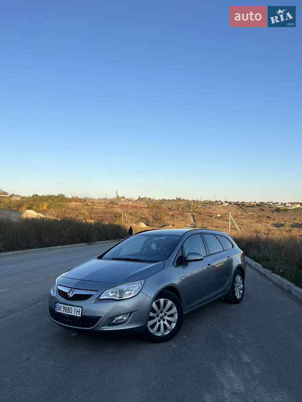 Opel Astra 2011 Opel Astra 2011