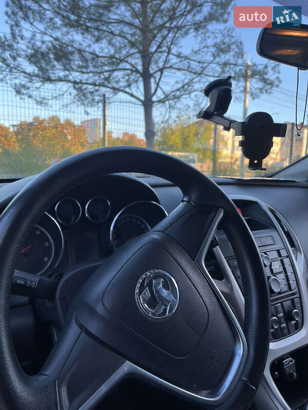 Универсал Opel Astra 2011 в Ровно