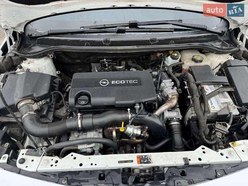 Універсал Opel Astra 2011 в Харкові