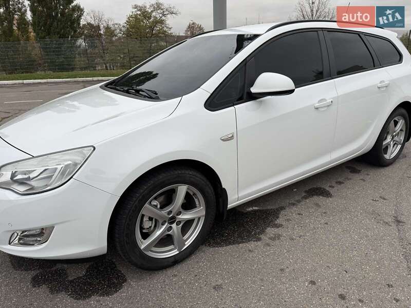 Універсал Opel Astra 2011 в Харкові