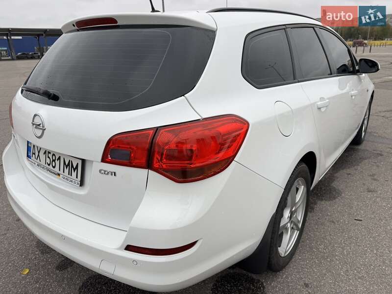 Універсал Opel Astra 2011 в Харкові