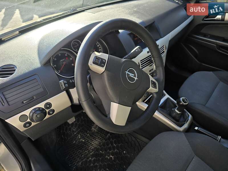Універсал Opel Astra 2007 в Івано-Франківську