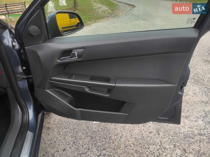 Универсал Opel Astra 2010 в Харькове